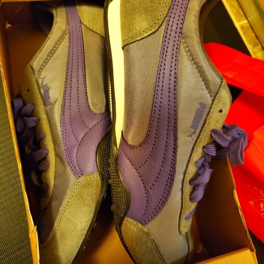 VINTAGE pumas Size 9